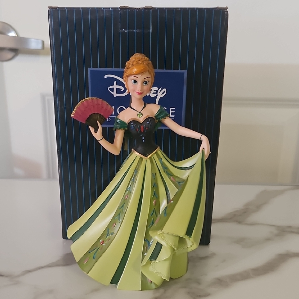 Disney Princess Anna Disney Showcase Figure